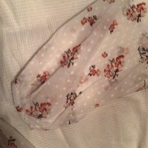 White blossom contrast Swiss dot waffle knit top - Picture 7 of 8